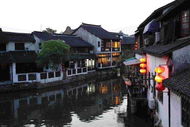 C观音桥金观音广场 闹市区里的“背篼菜”